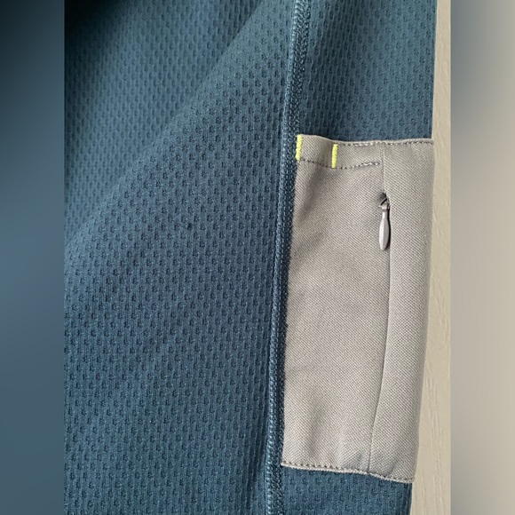 Columbia Titanium. Three-quarter zip up jacket. Men’s size large. - Picture 9 of 12